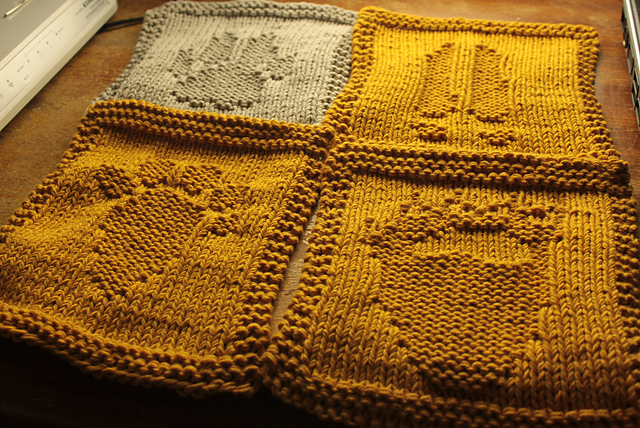 Animal Tracks dishcloth: Wolf