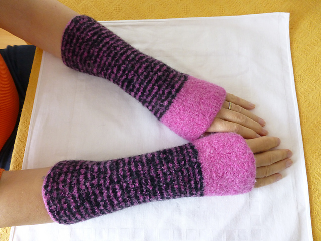 # 09 Armstulpen gestreift