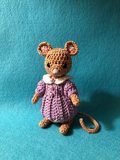 Easter Dress: Mouse