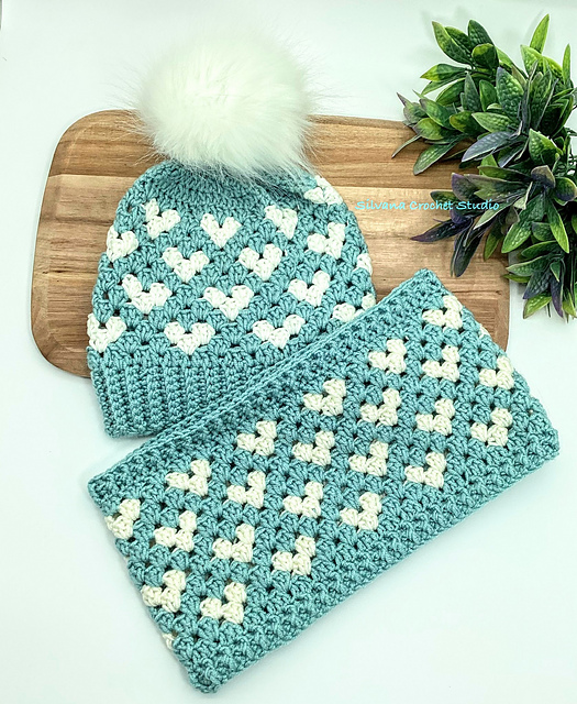 Hat and Cowl Hearts Set