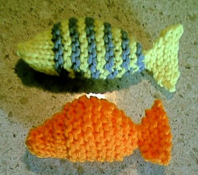 Ravelry Fish cat toy pattern by Vicki Mikulak