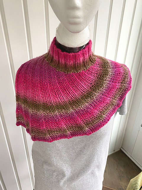 Fan Out Cowl