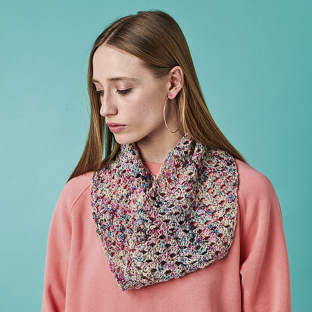 Easy-to-hook Cowl