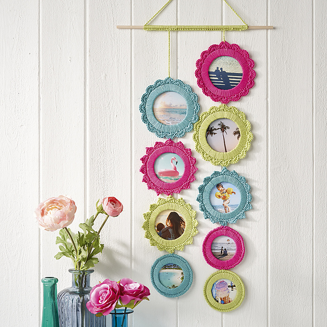 Hanging photo frames