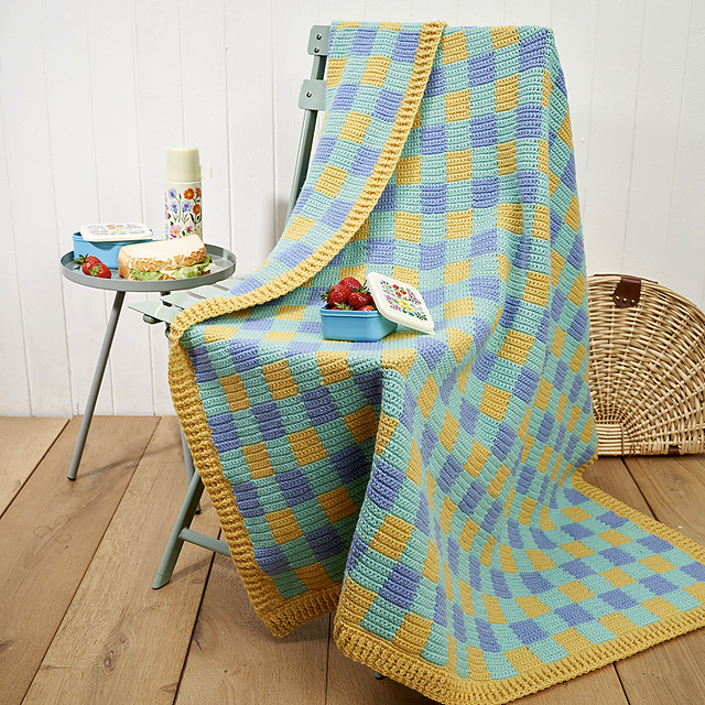 Ravelry Checkered Picnic Blanket pattern by Maria Jęczmyk