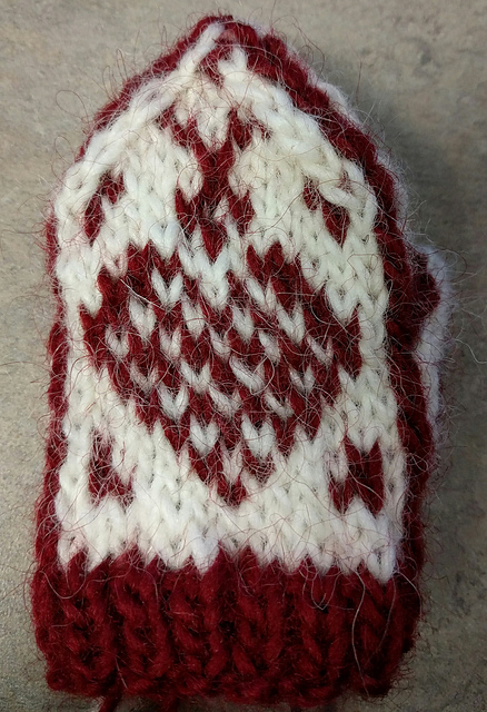 Scandinavian Hjerte Mitten Ornament