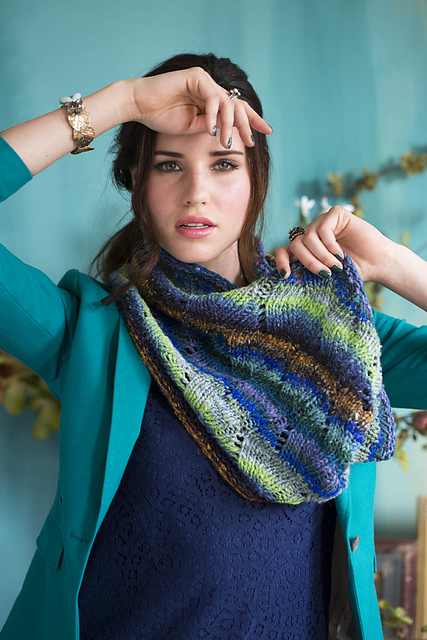 Eyelet Wave Cowl