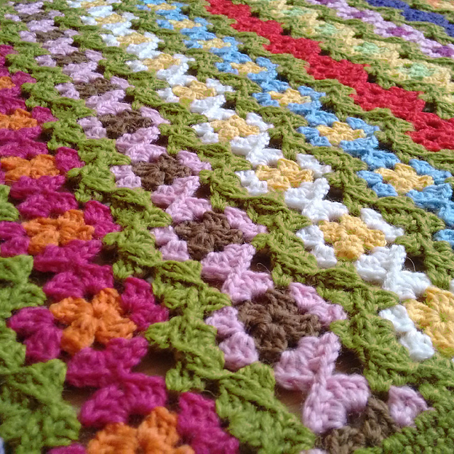 Garland Baby Blanket / Kukkaköynnös Vauvapeitto