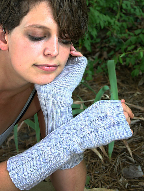 Cabled Mitts