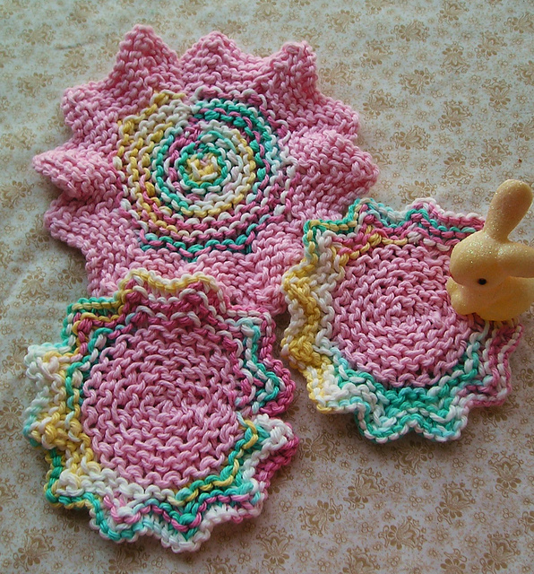 Ravelry: Dainty Dos pattern by Sue Schaefer