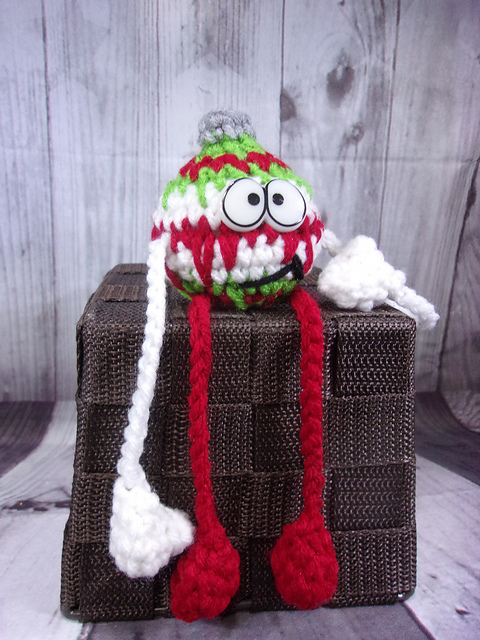 Spikey, the Christmas Bulb Mini Doode
