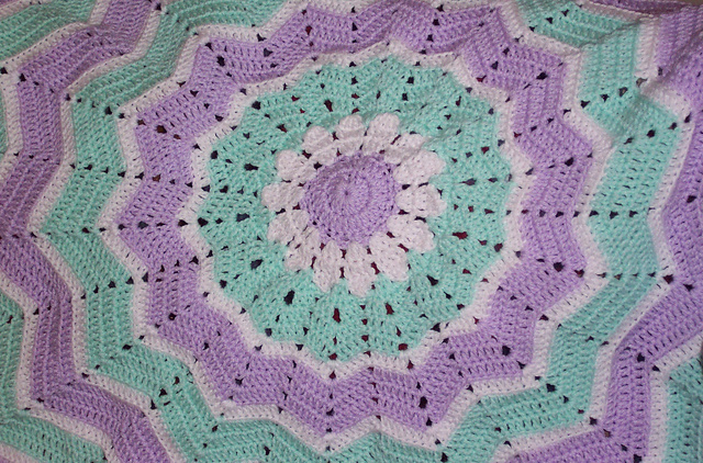 Ravelry: Daisy Round Ripple 14 Points pattern by Donna Mason-Svara