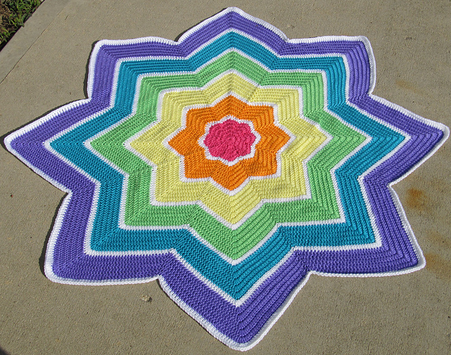 Ravelry: Bright Lights Round Ripple 8 points pattern by Donna Mason-Svara