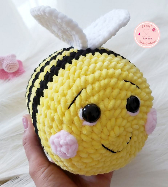 Cute crochet Bee
