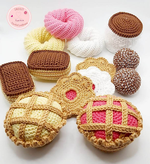 Crochet cakes