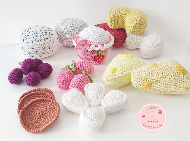 Crochet cheese plate