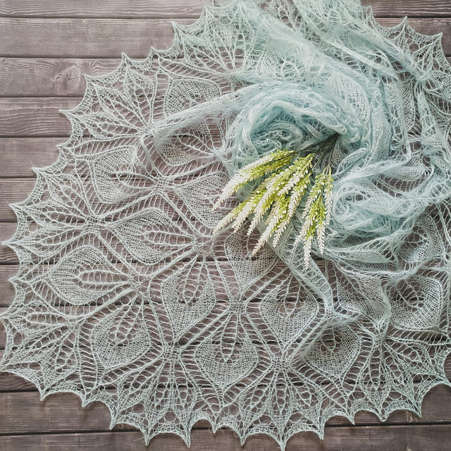 shawl «Crown imperial»