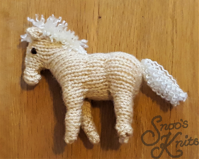 Ravelry Foal and Blanket pattern by Helena Keighley