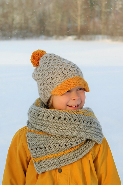 Happy Hopes Cowl