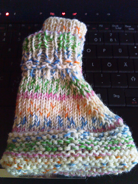 R0030 Baby Booties / Babyschühchen mit Pompon