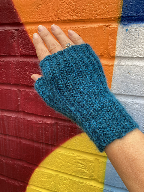 Fingerless in broken rib