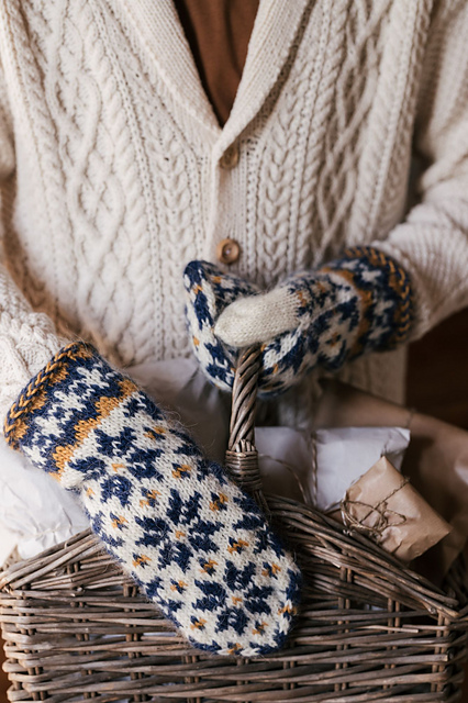 Lumikide (Snow Crystal) Mittens