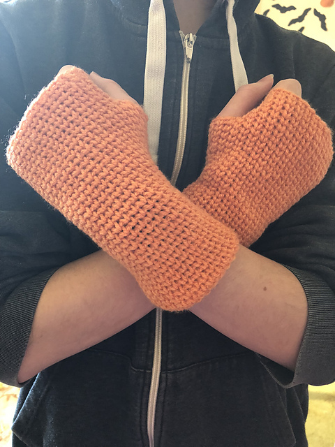 Waistcoat stitch wristwarmers