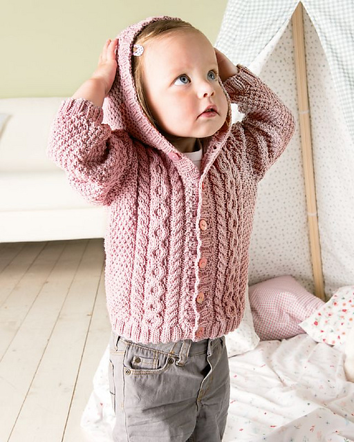 Süße Baby-Zopfjacke
