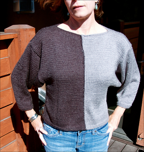 #02 Split-Color Pullover