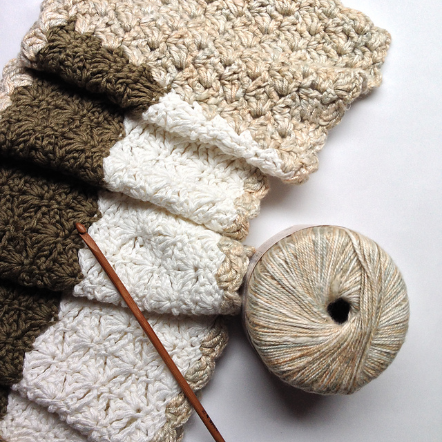 Three-Tone Fan Stitch Mini Cowl