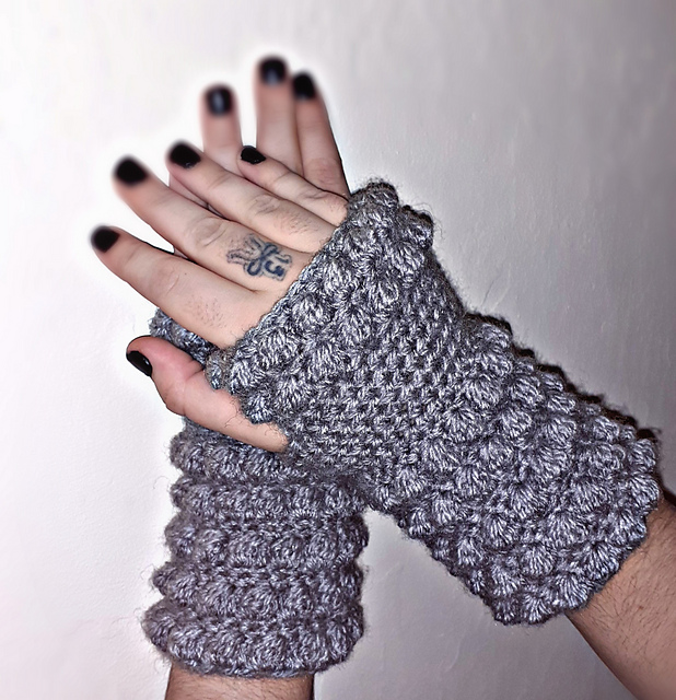 Bobble wrist warmer