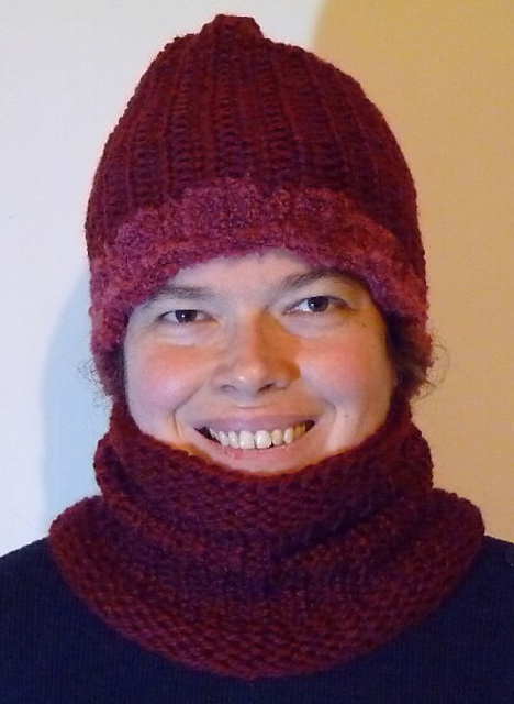 Crimson hat and neck warmer for knitting loom