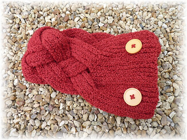 Braid'n buttons cowl