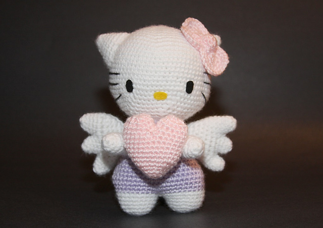 Ravelry: Angel Hello Kitty with Heart pattern by Eriko Teranishi