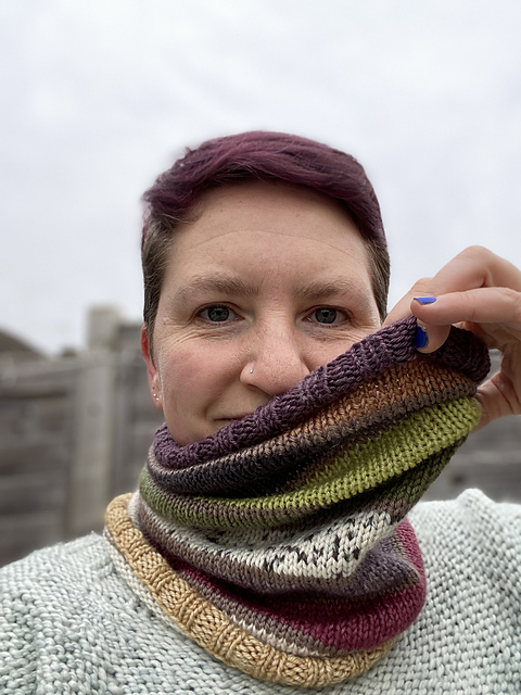 Lucky Dip Cowl (DK)