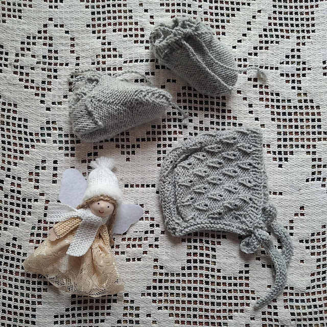 Céleste bonnet and moccasins