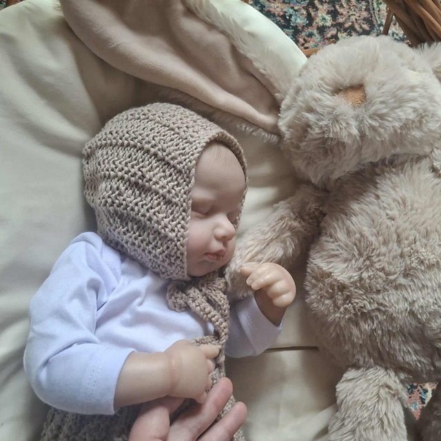 Alix bonnet and booties