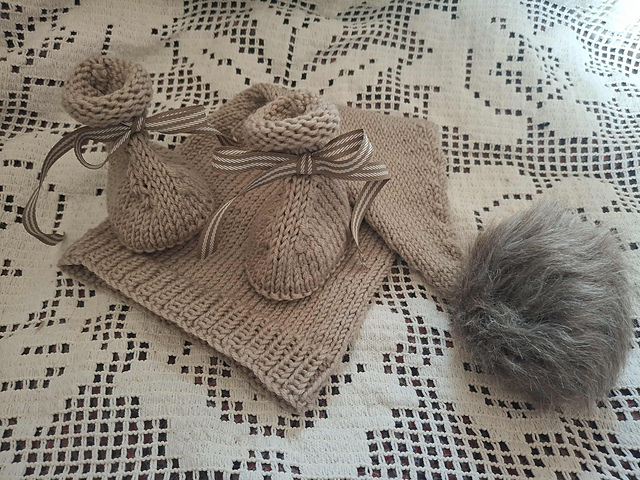 Logan elf hat and booties