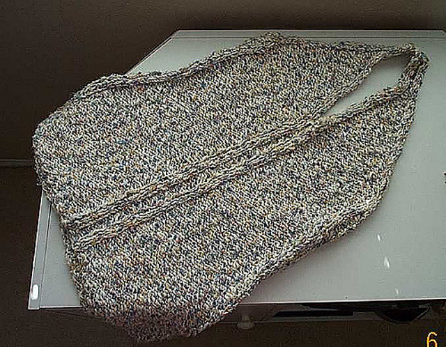 28 Backless Top in White and Gold