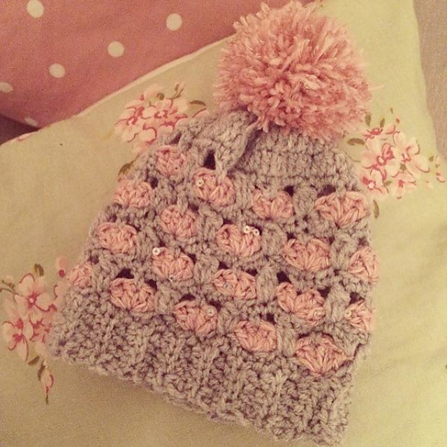 Sparkle Shell Pom Pom Hat