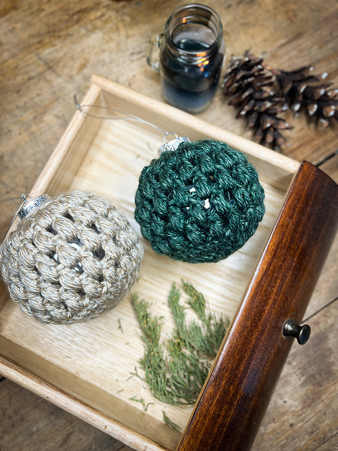 Puff Stitch Christmas Bauble