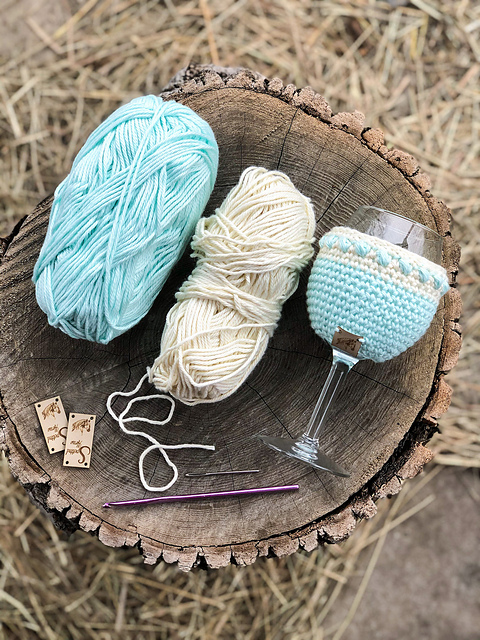Puff Stitch Wine Coozie