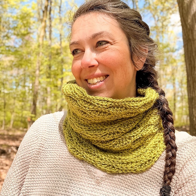 Easy Almond Ridge Cowl