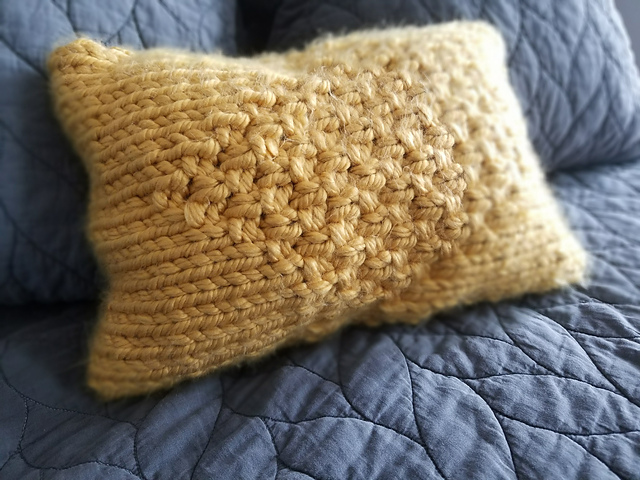 Goldilocks' Pillow: Easy Knit Textured  Pillow