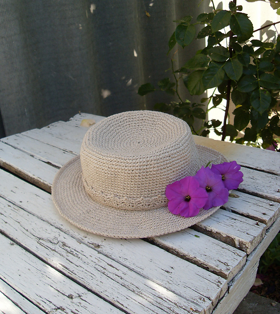 Mother-daughter Amian Hats