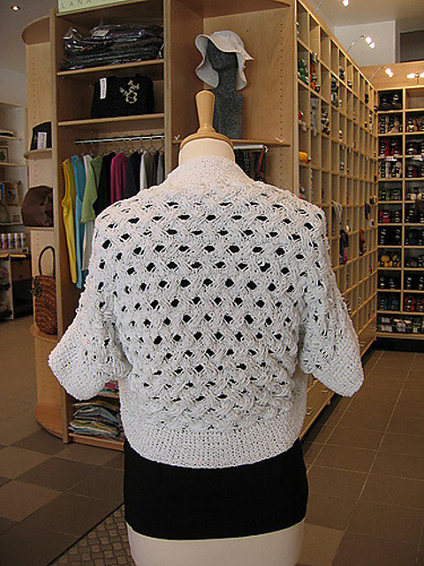 # 08 Bolero im Flechtmuster