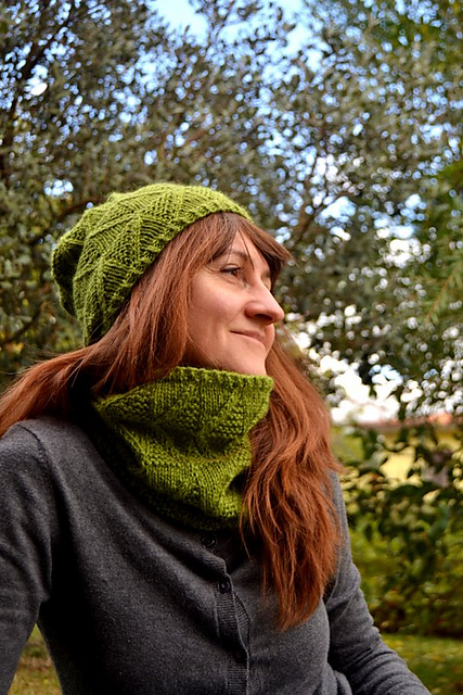 Green Mamba cowl