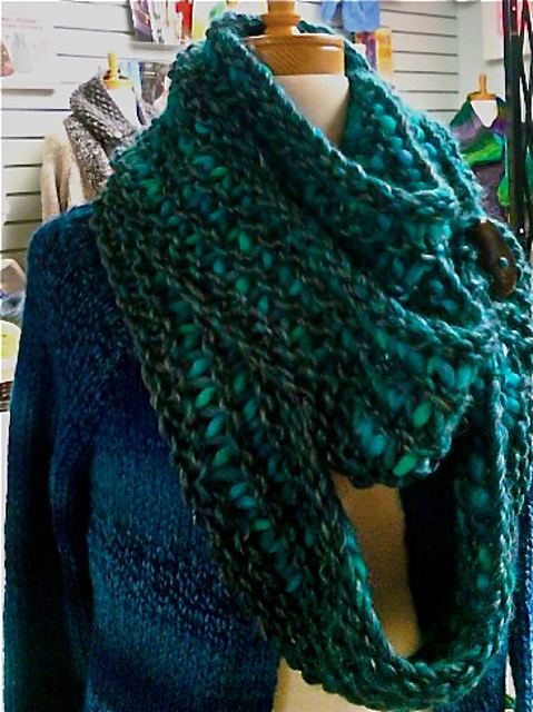Triple Loop Button Cowl