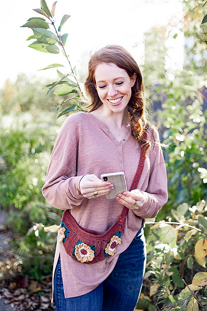 ravelry-pamela-granny-square-bum-bag-pattern-by-sandy-jones