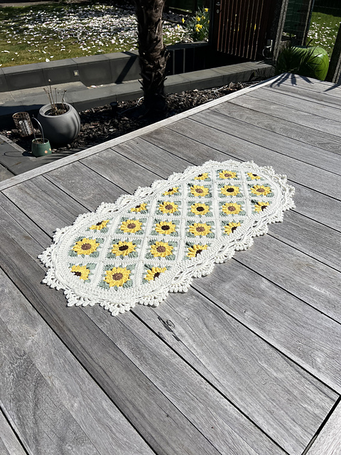 Ravelry: Sunflower Table Runner pattern by StitchAndGlamBy Kiana